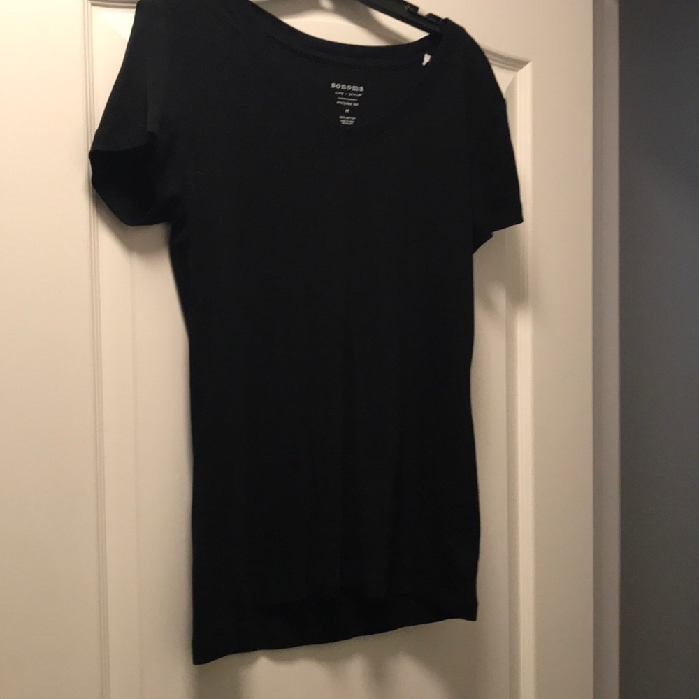 Black tee-shirt